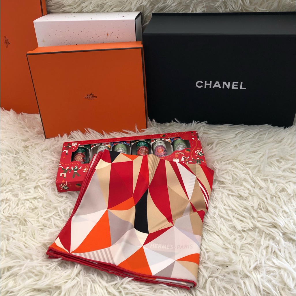 Herms Carre Twill 90cm Free Ysl Lipstick  Mystery Clothes